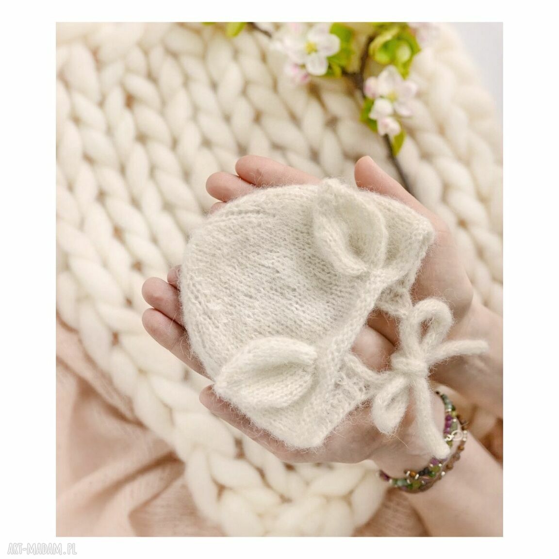 Biała bonetka króliczek z baby alpaki i merino - czapka niemowlęca 36-42 cm