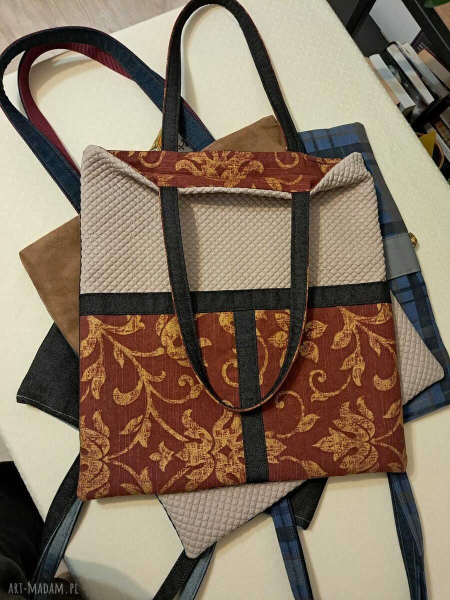 Bordowa torba na ramię vintage w kwiaty - shoperka z ozdobnymi kieszeniami