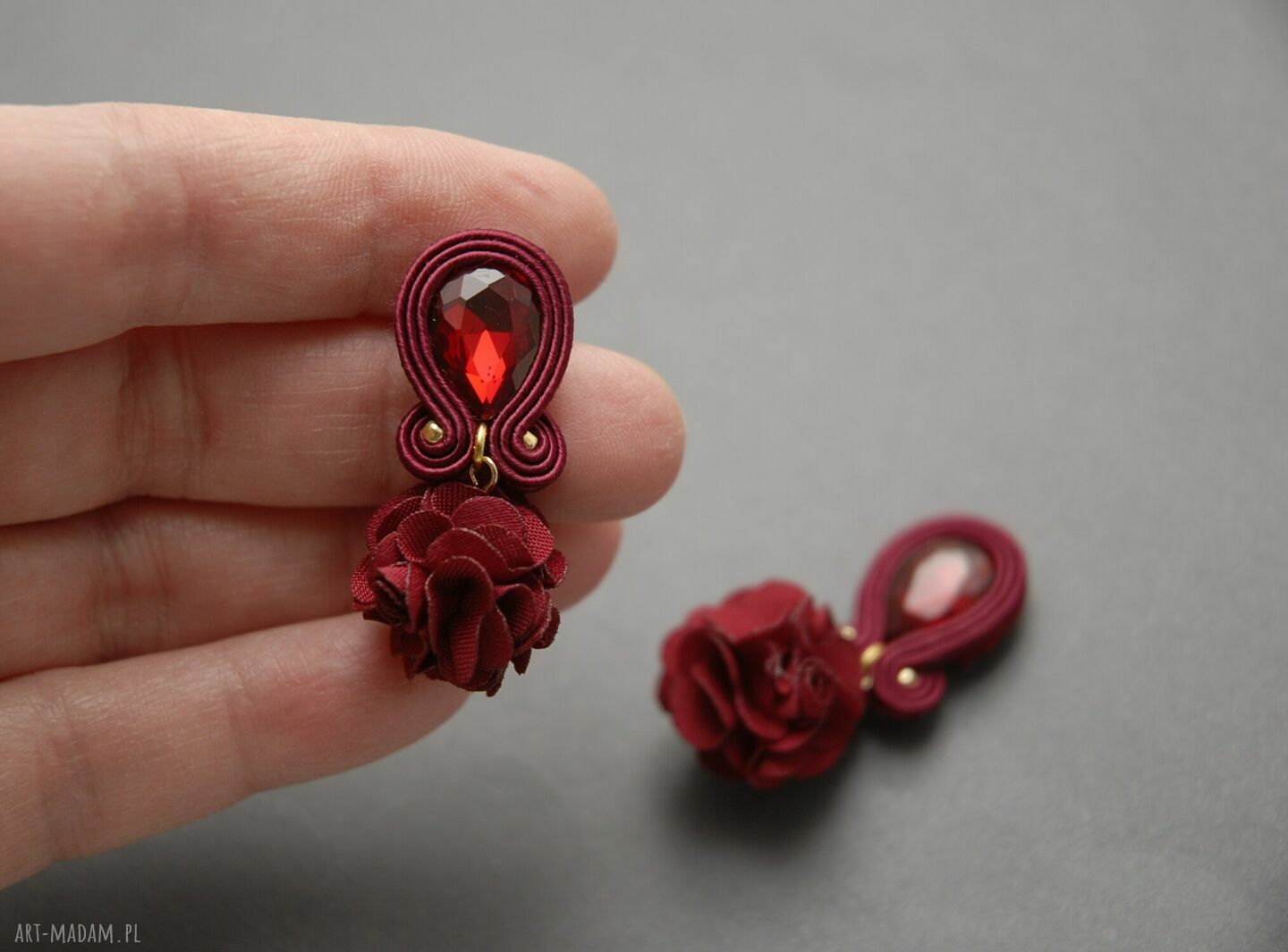 Bordowe klipsy sutasz z kwiatkami - wieczorowe i eleganckie, handmade