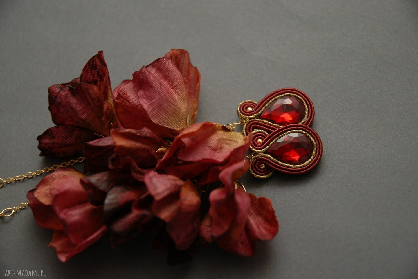 Bordowe klipsy sutasz z kwiatkami - handmade