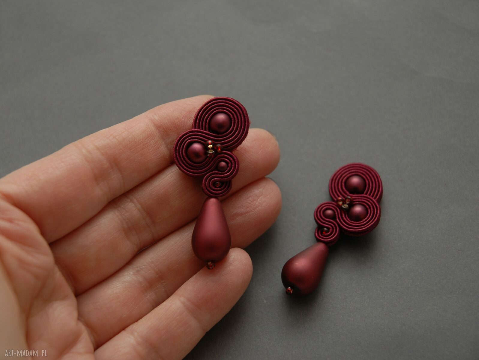 Eleganckie bordowe kolczyki sutasz na sztyftach Si Su - haft 4,5 cm