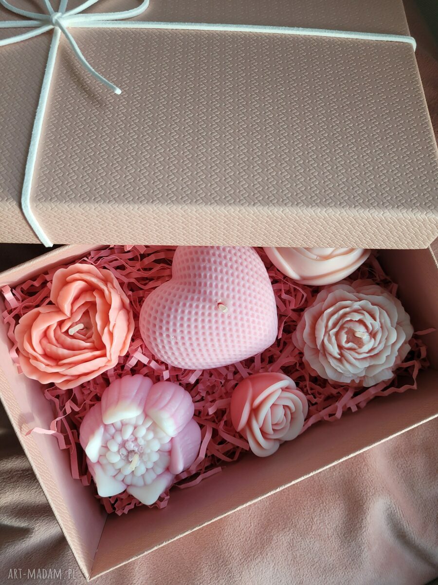 Box upominkowy ze świecami sojowymi handmade - kwiaty