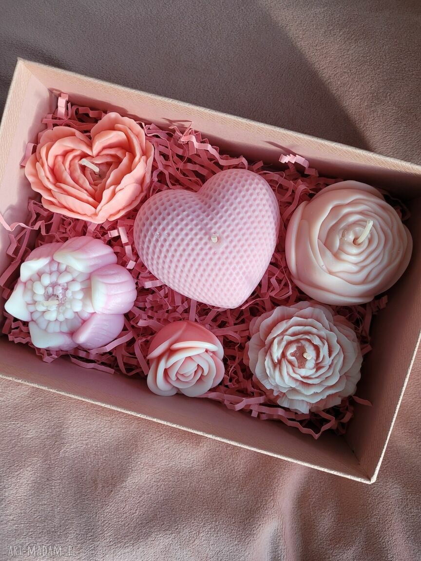 Box upominkowy ze świecami sojowymi handmade - kwiaty