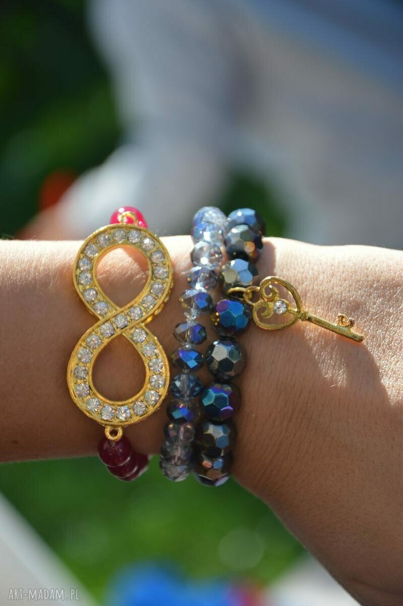 Bracelet by SIS: złoty klucz w otoczeniu czarnych szklanych korali AB
