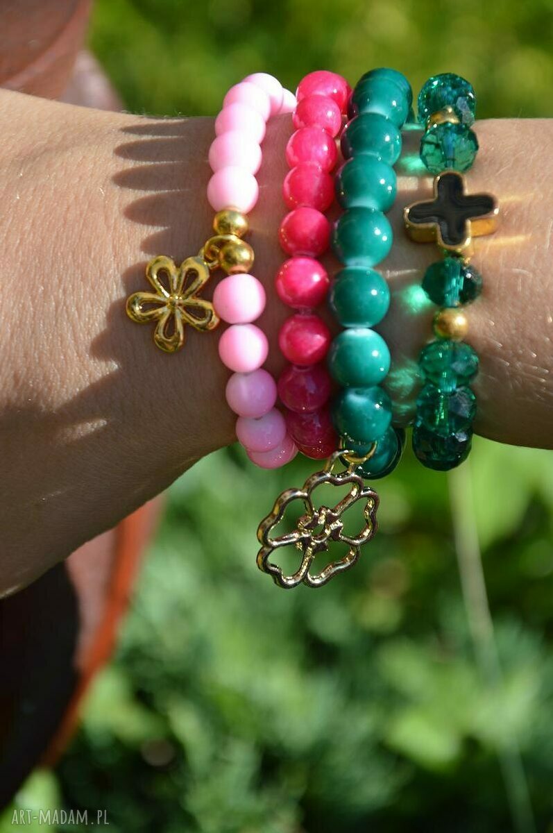 Bracelet by SIS: zielone korale ze złotym kwiatem