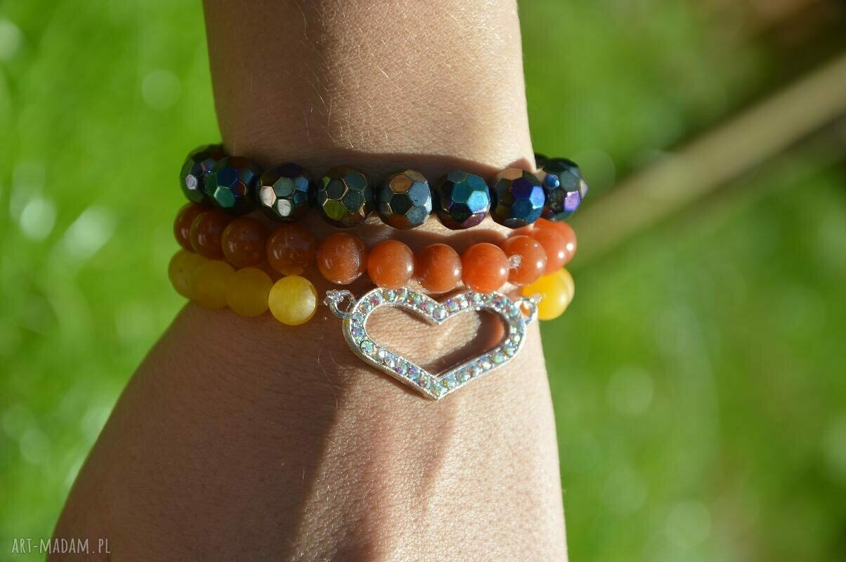 Bracelet by SIS: serce w ceglastych kamieniach