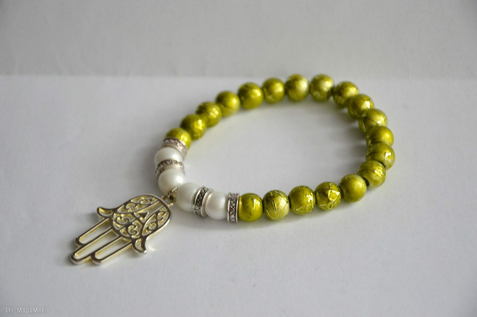 Bracelet by SIS: limonkowe korale z ręką fatimy przynoszoszącą szczęście
