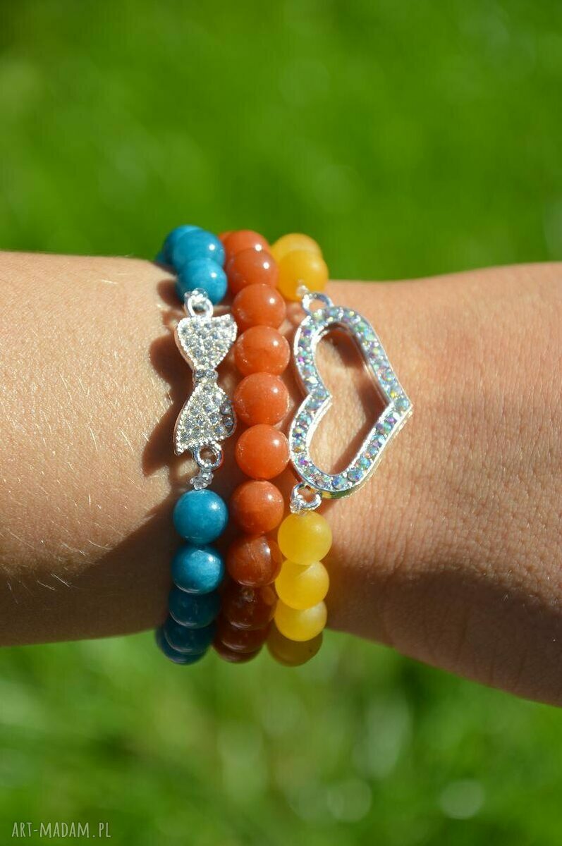 Bracelet by SIS: serce w ceglastych kamieniach