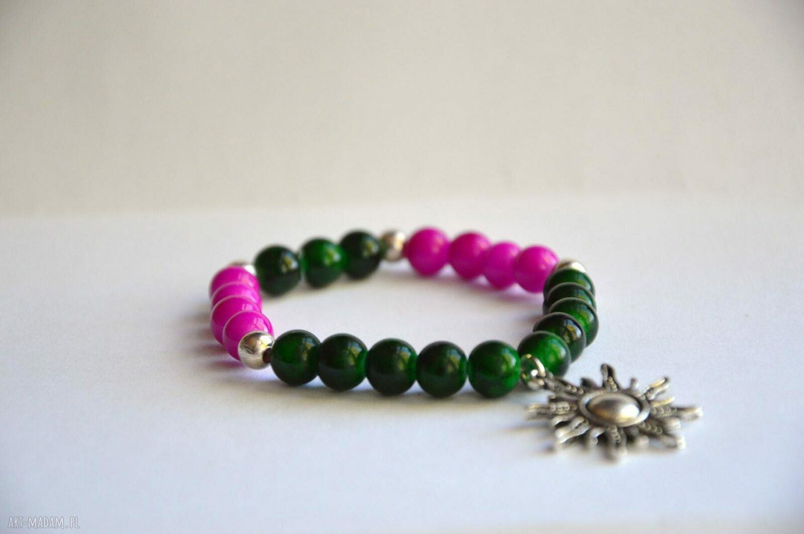 Bracelet by SIS: zawieszka słońce w koralach
