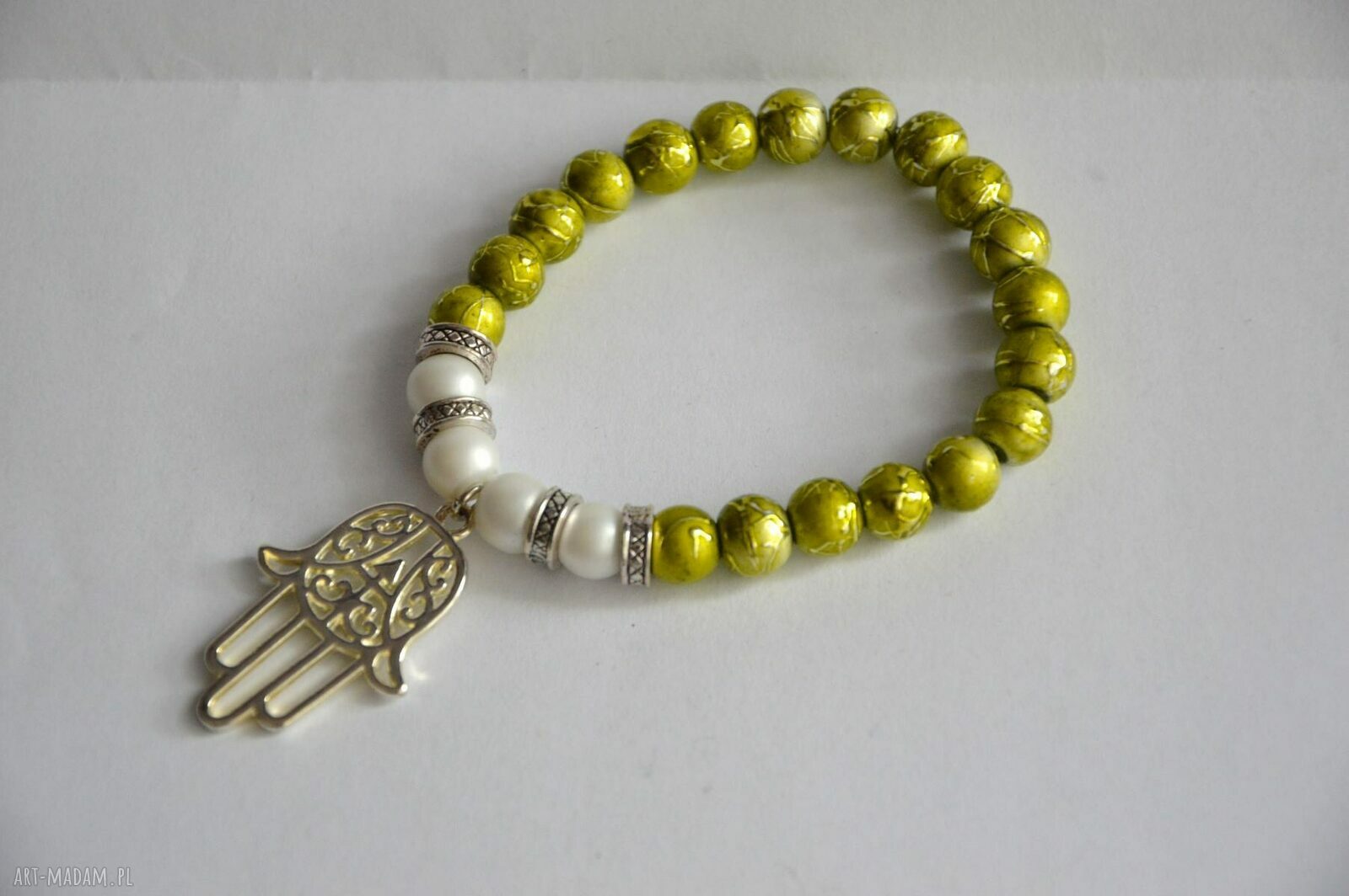 Bracelet by SIS: limonkowe korale z ręką fatimy przynoszoszącą szczęście