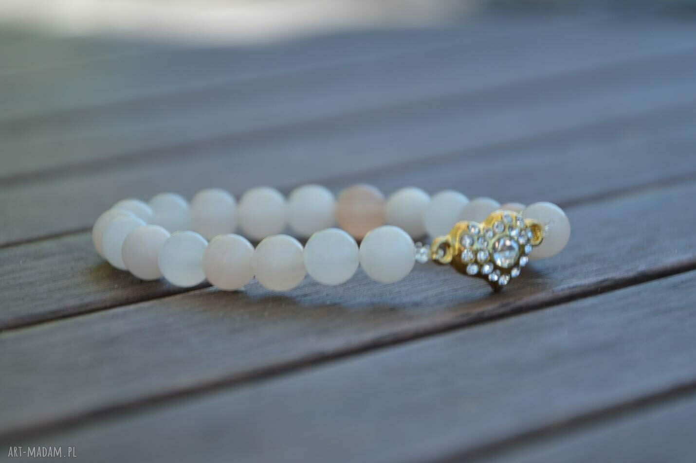 Bracelet by SIS: cyrkoniowe serce w łososiowych kamieniach