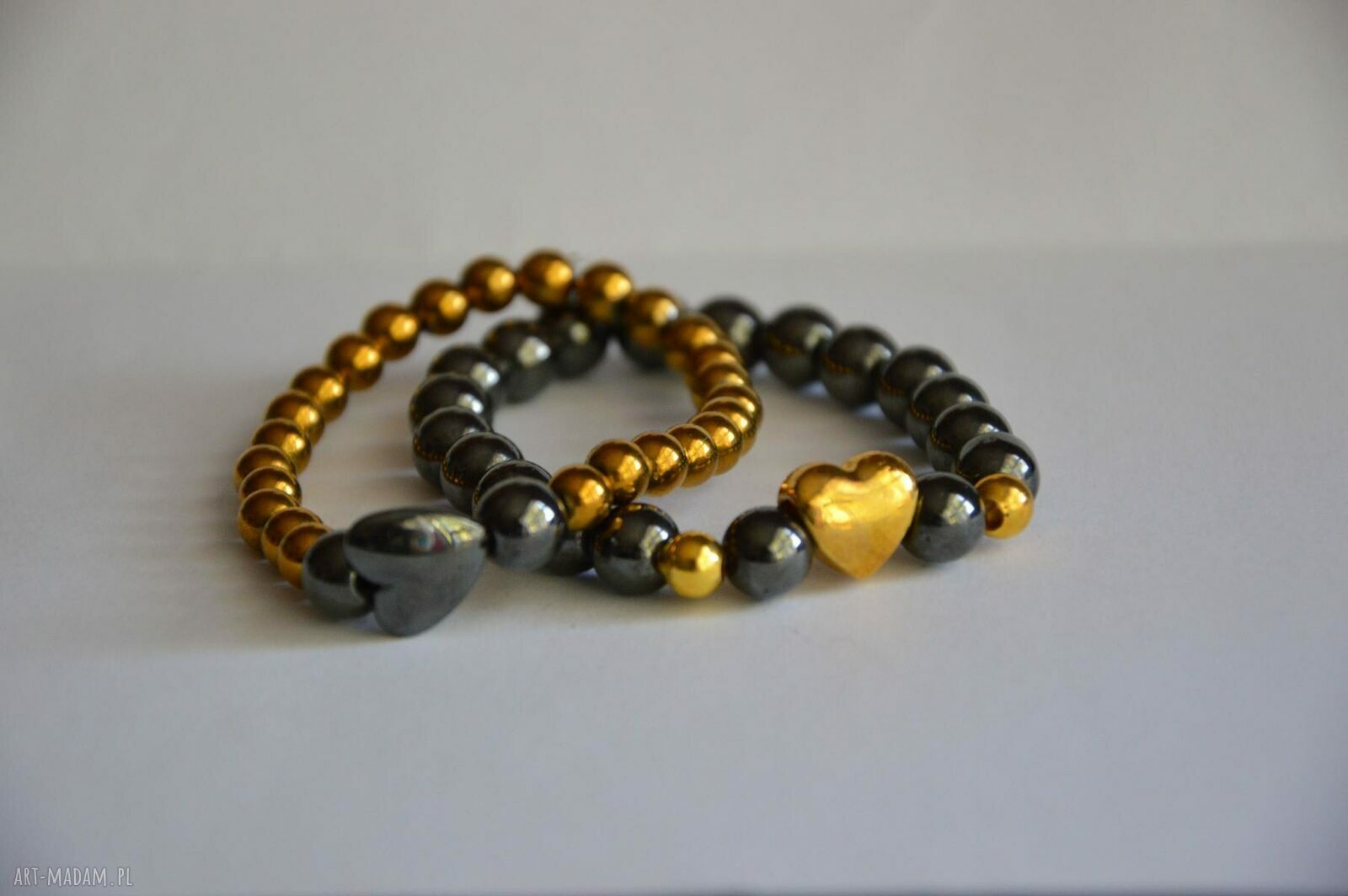 Bracelet by SIS: elegancka bransoletka z kamieni ze złotym sercem