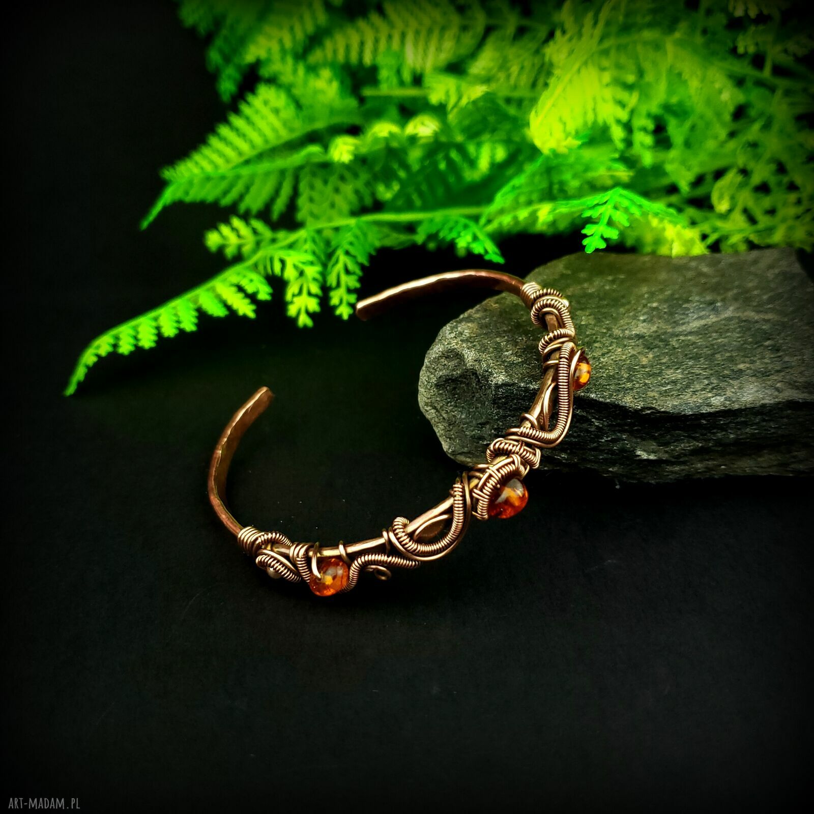 Bransoleta mankietowa z bursztynem i hematytem - miedziany cuff
