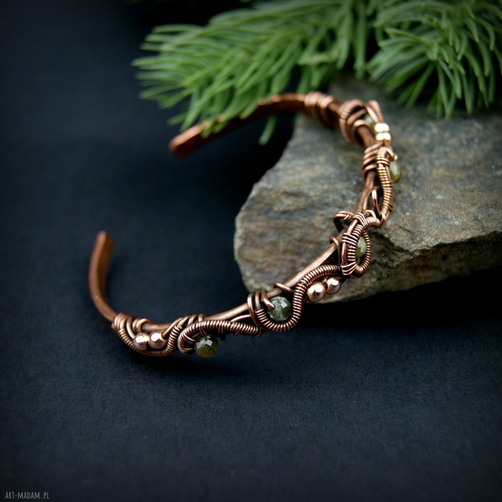 Bransoleta mankietowa cuff z zielonym turmalinem i hematytem