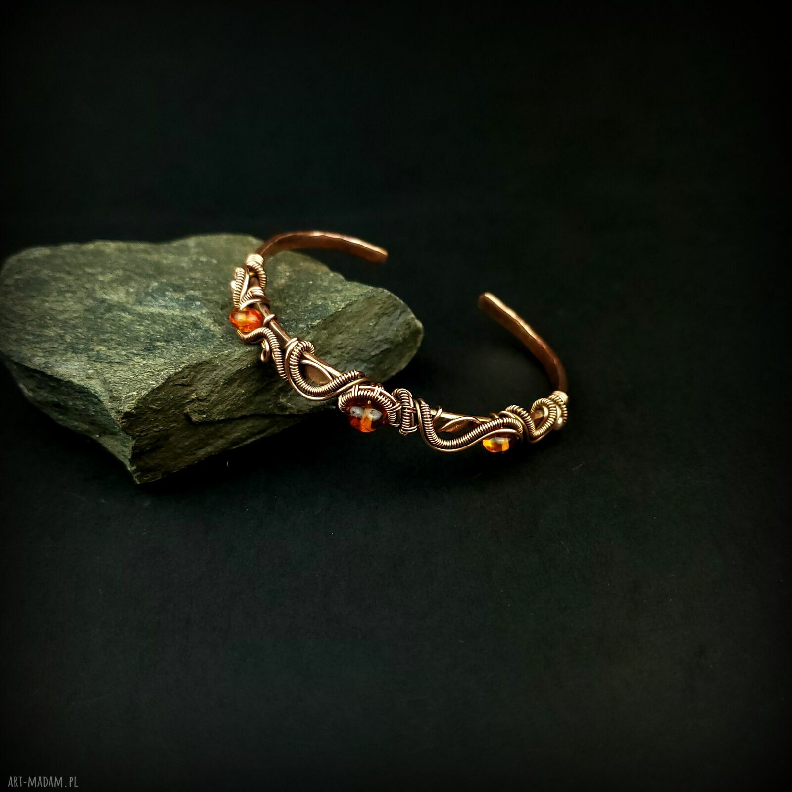 Bransoleta mankietowa z bursztynem i hematytem - miedziany cuff