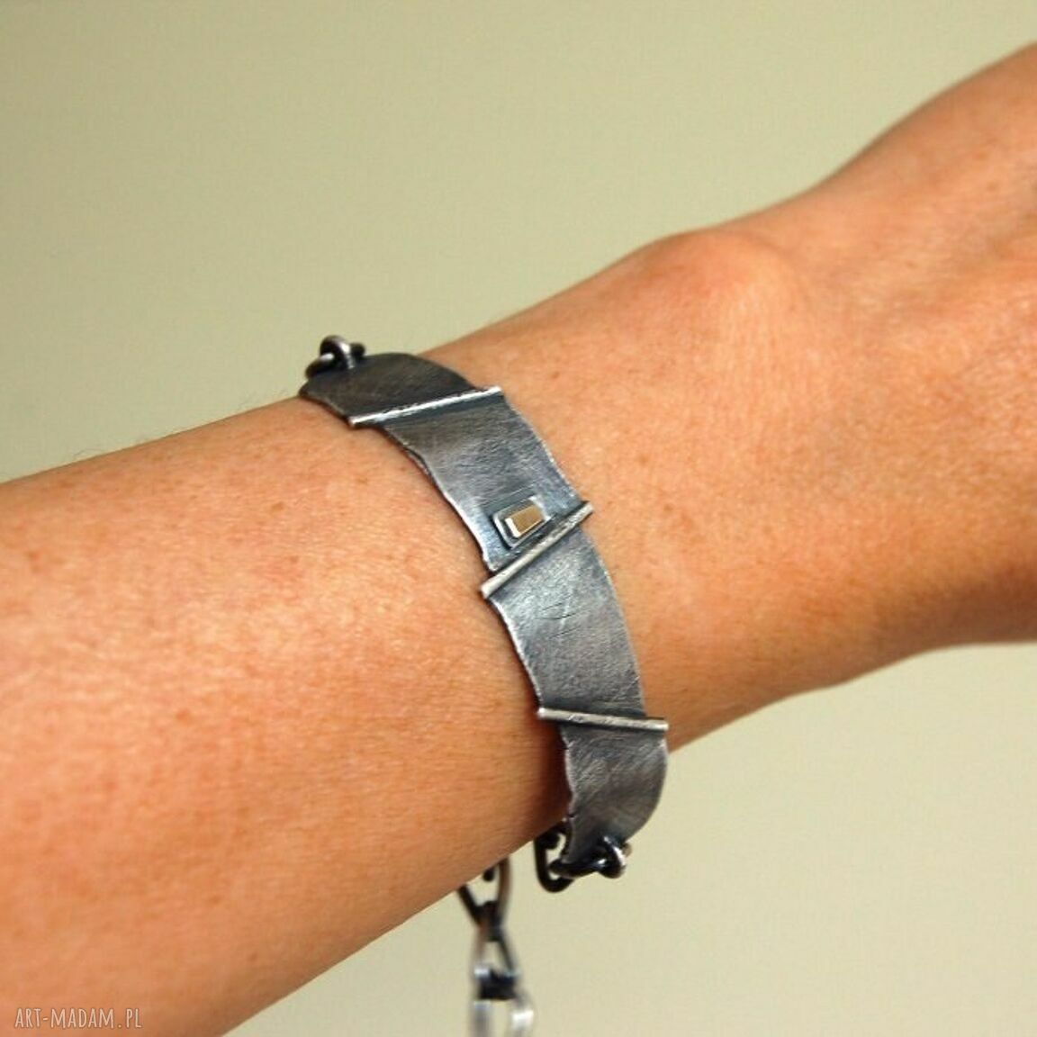 Bransoleta ze srebra oksydowanego i złota 585 - unisex, szerokość 1,4 cm