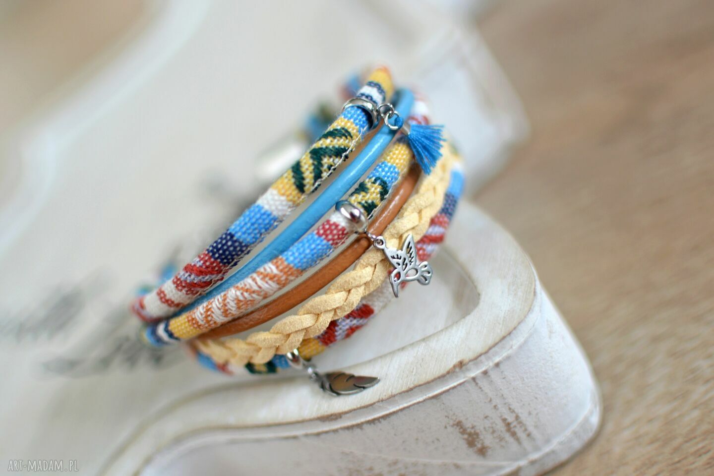 Bransoletka boho mix Titicaca VI z zawieszkami koliber i piórko (stal szlachetna)