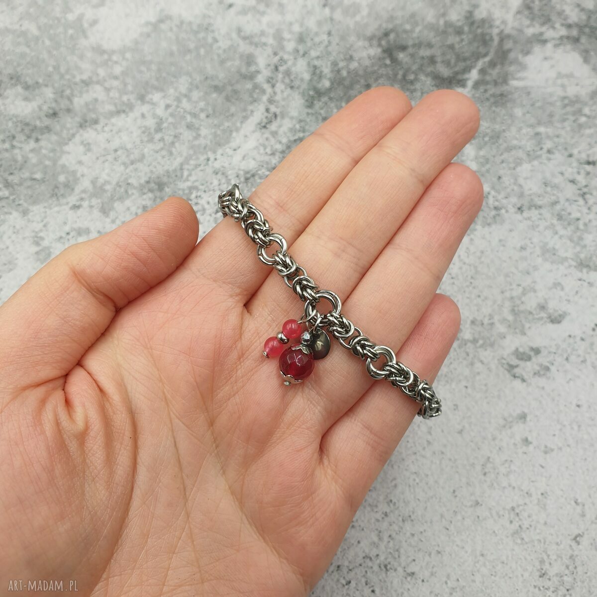 Bransoletka chainmaille z jadeitem bordo, agatem neonowym i hematytem