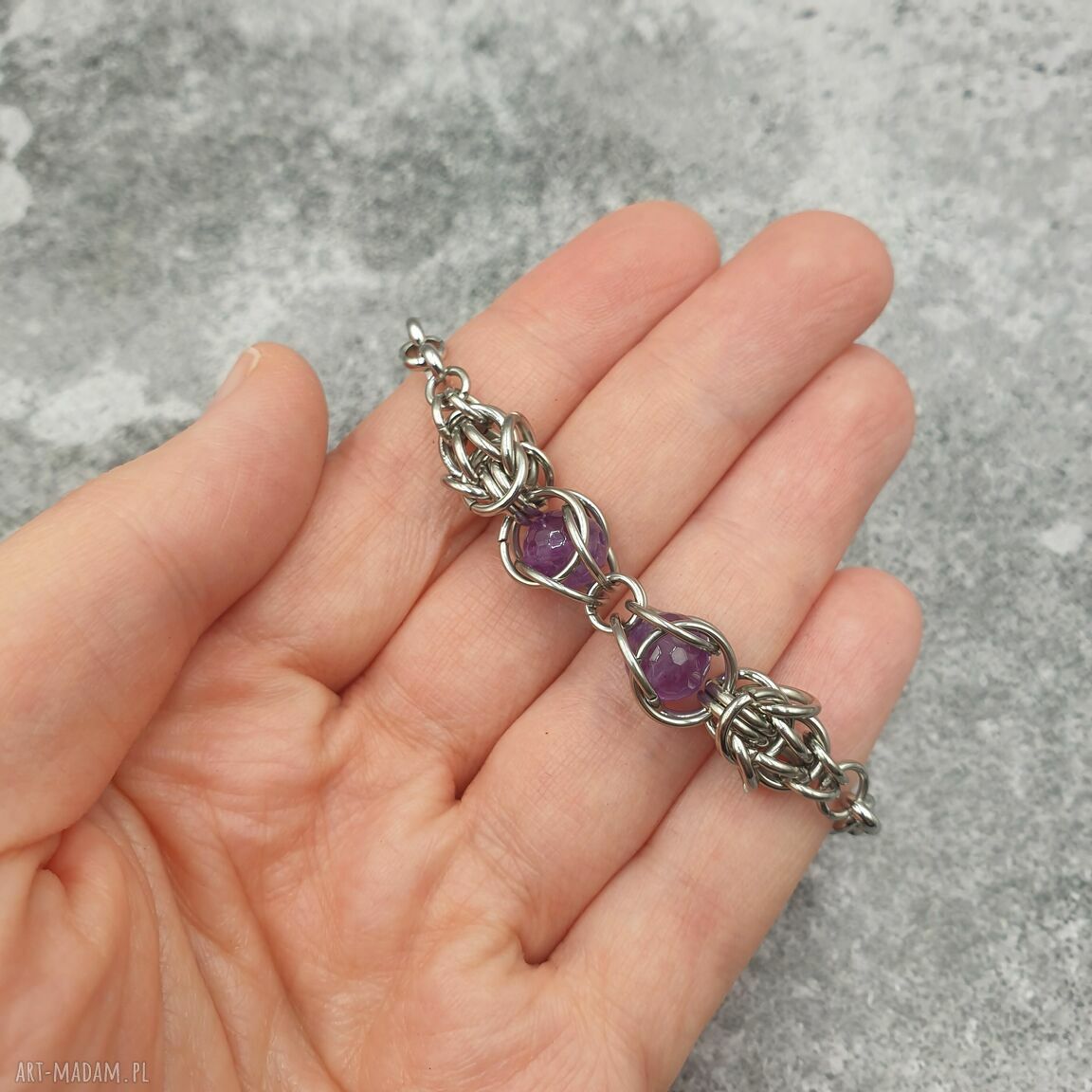 Bransoletka chainmaille Tajemniczy ametyst - goth rock z naturalnym kamieniem