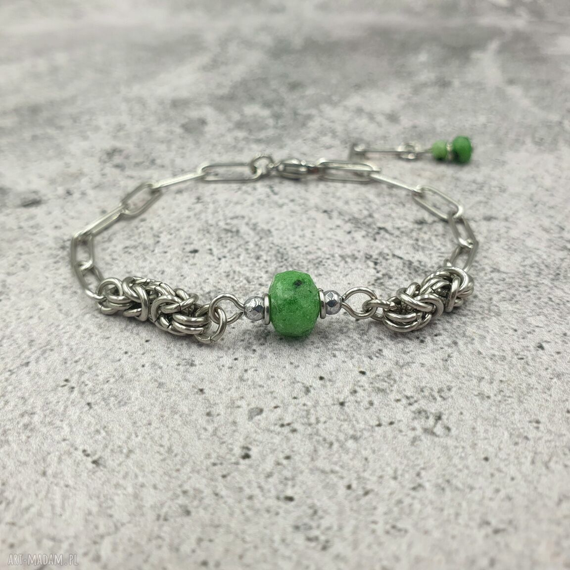 Bransoletka chainmaille Zoisit z rubinem - ręcznie robiona