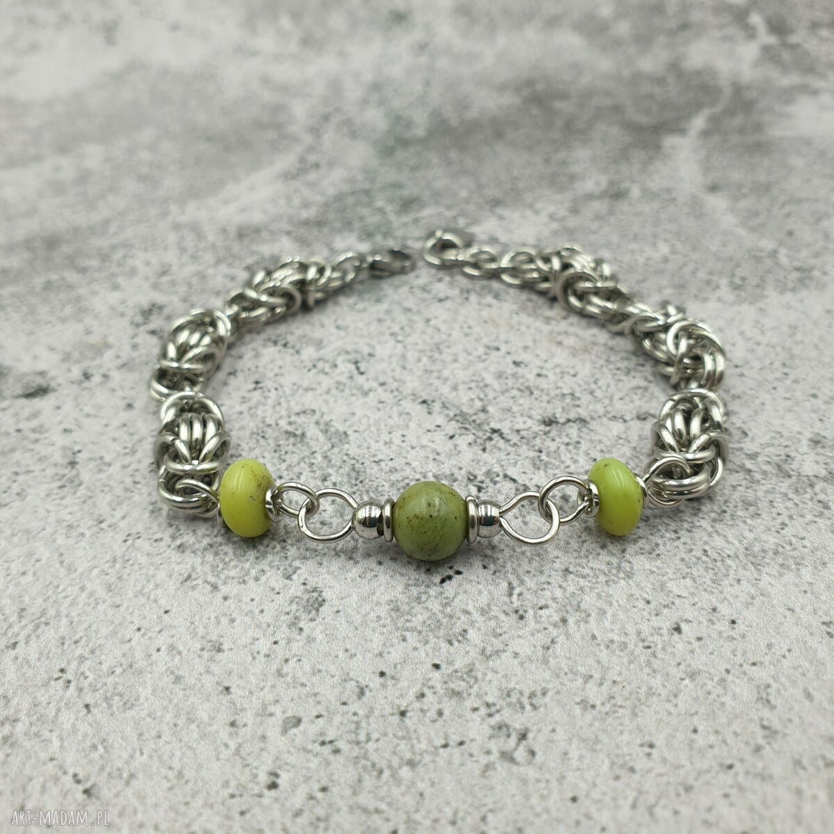 Bransoletka chainmaille z naturalnym nefrytem i stali szlachetnej