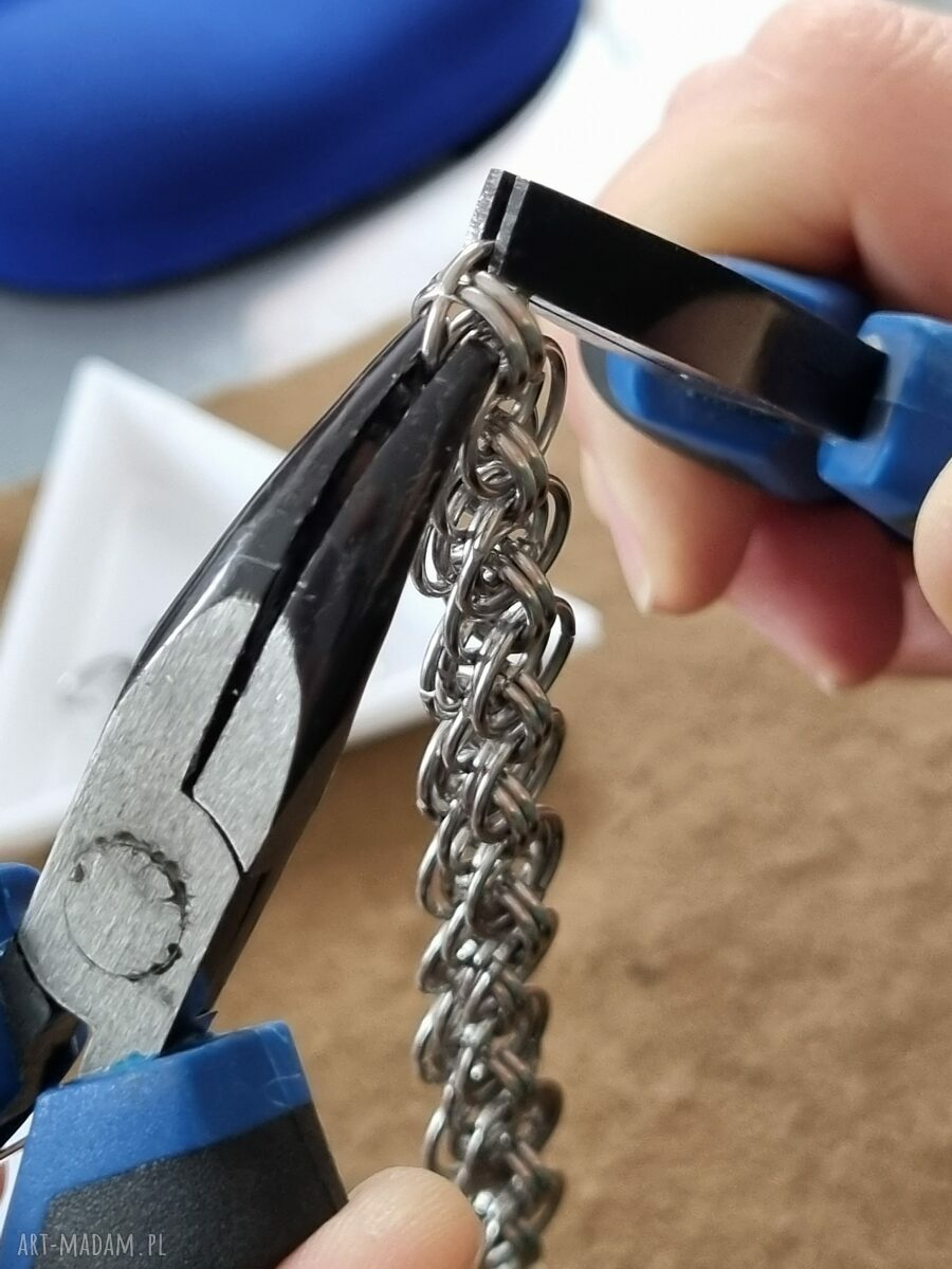 Bransoletka chainmaille z kryształem górskim - stal szlachetna, regulowana