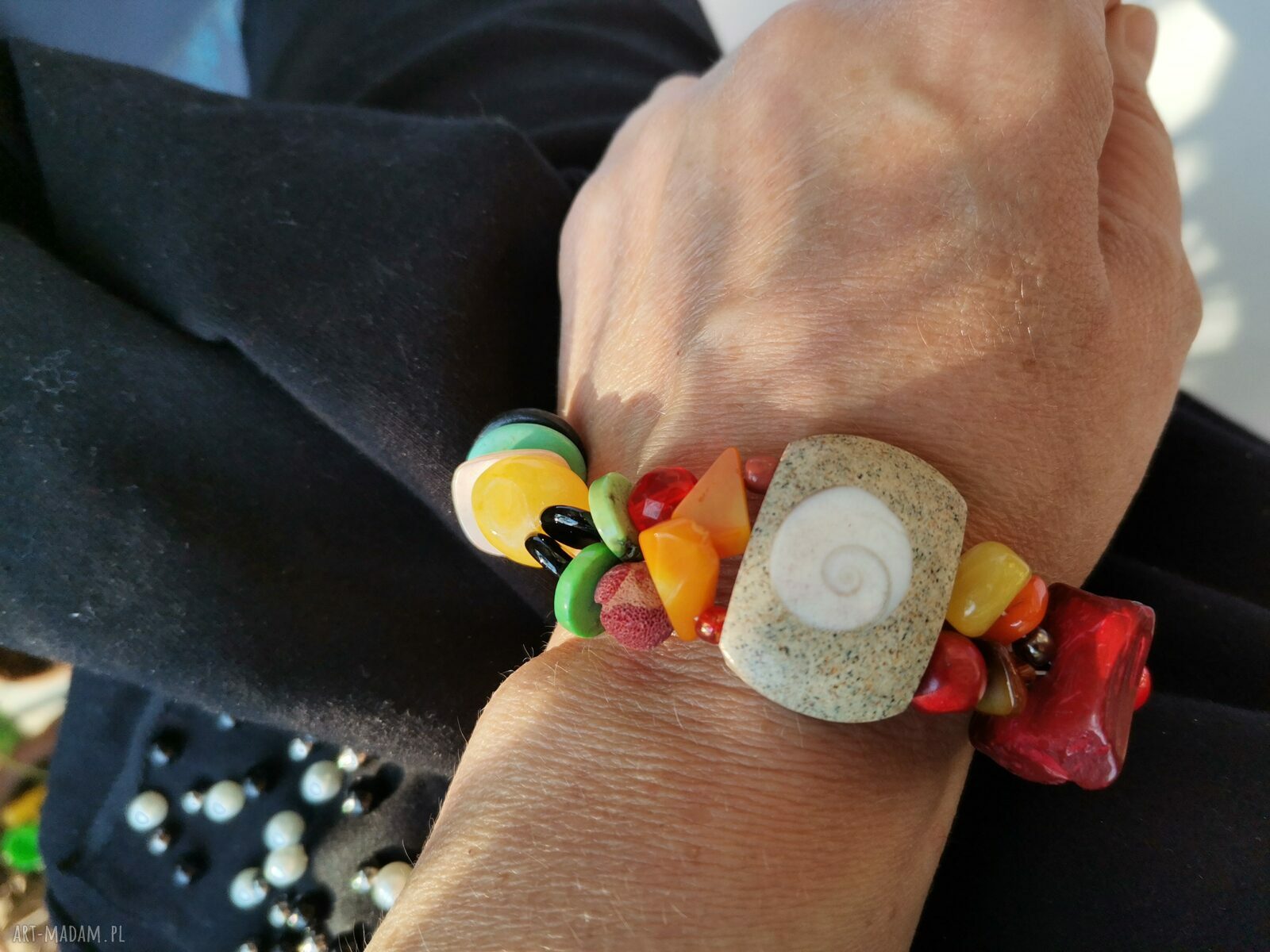 Duża uniwersalna bransoletka boho folk w kolorowym stylu etno