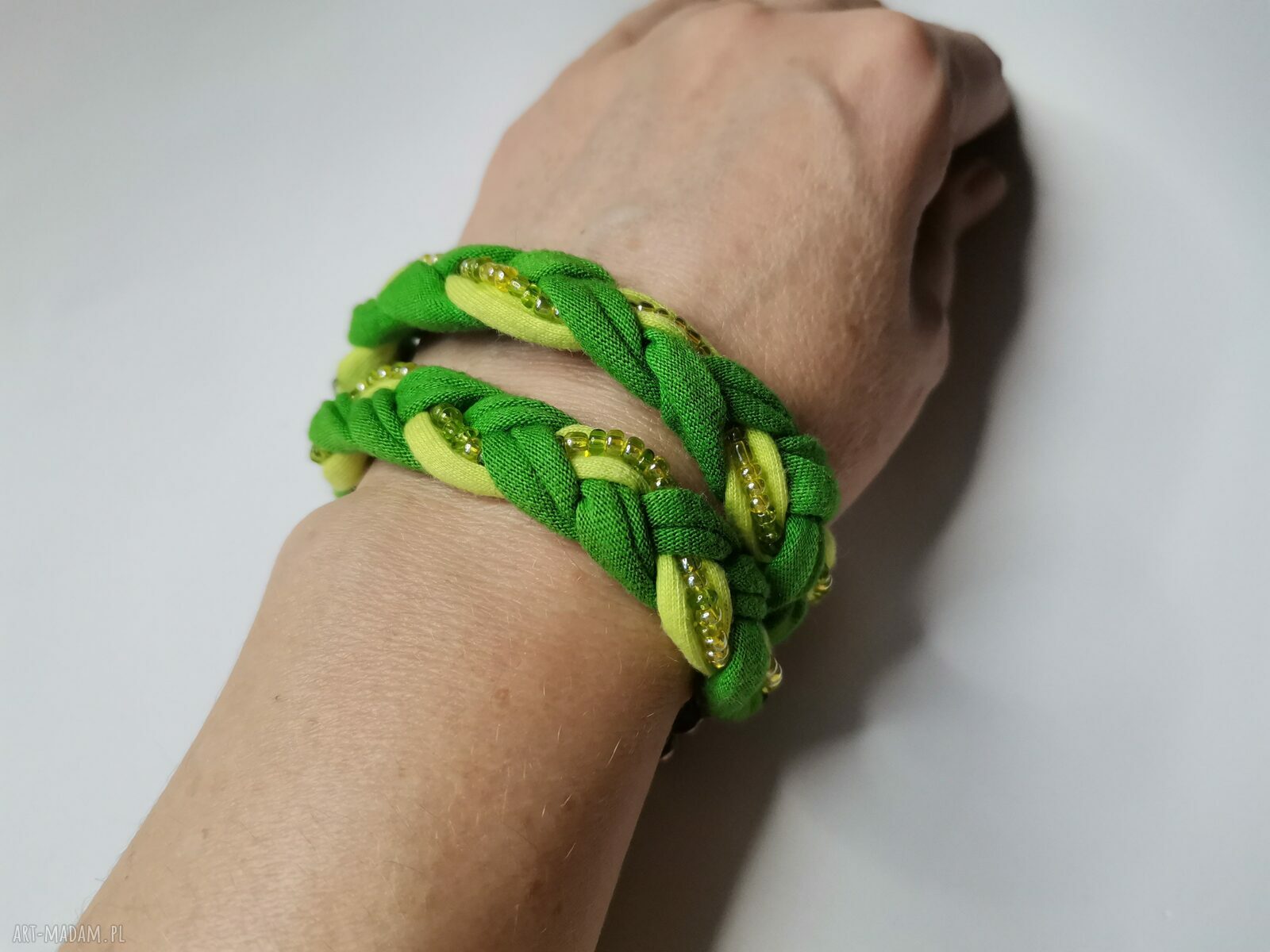 Ręcznie robiona bransoletka dzianinowa boho zapinana na karabińczyk (zielono-żółta)