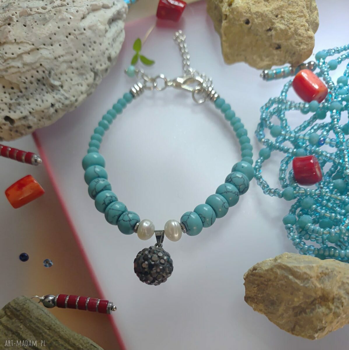 Turkusowa bransoletka z howlitów, perłami i kryształkami - unikat handmade
