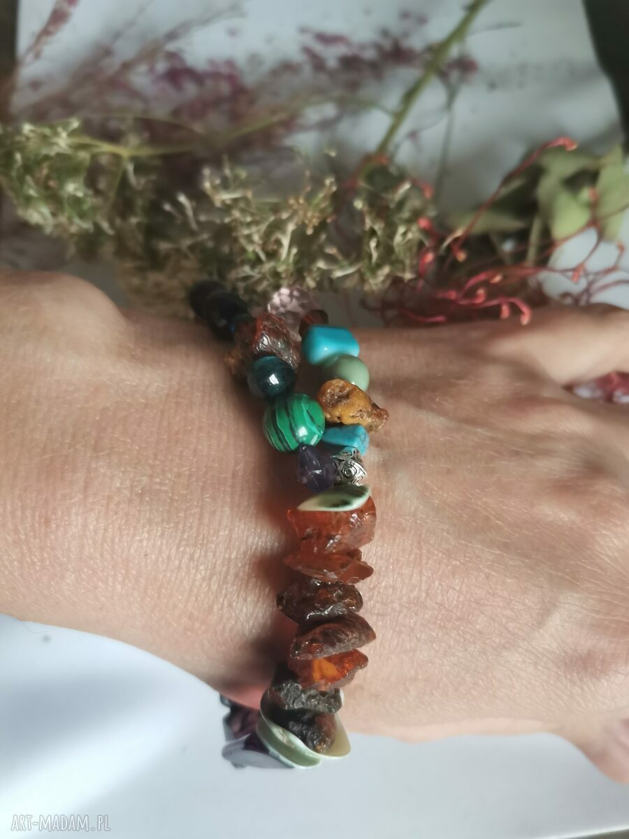 Bransoletka koralikowa z bursztynem - boho folk, rozmiar uniwersalny