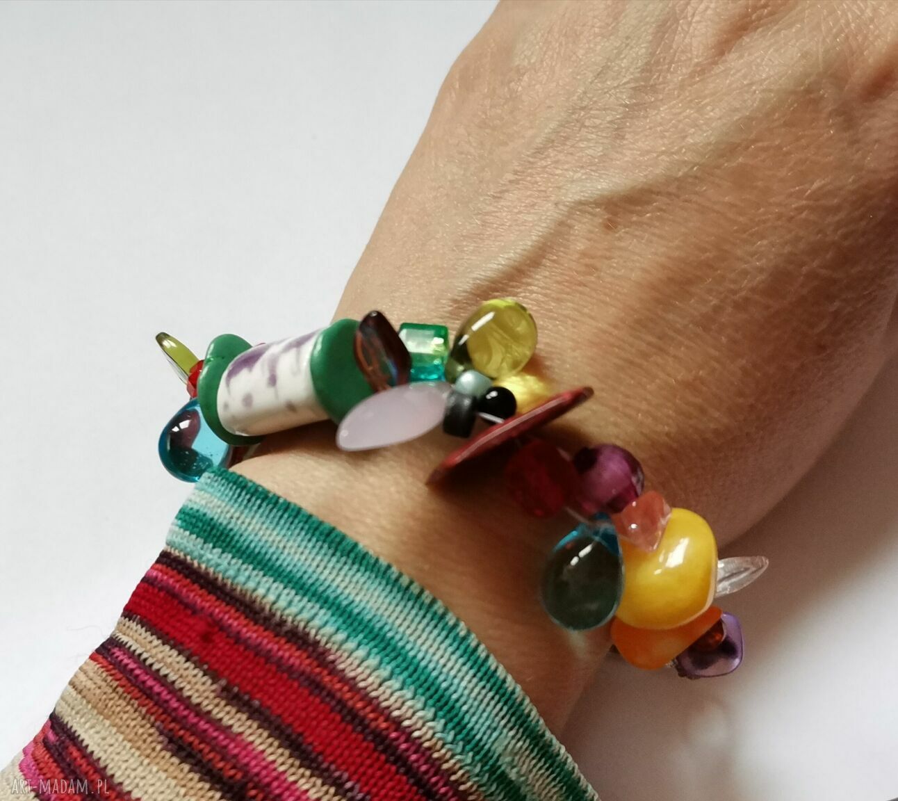 Duża bransoletka koralikowa w stylu boho - rozmiar uniwersalny