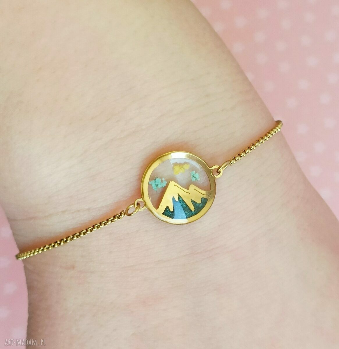 Bransoletka „Kwieciste Góry” z żywicy - kwiaty i góry w stylu handmade