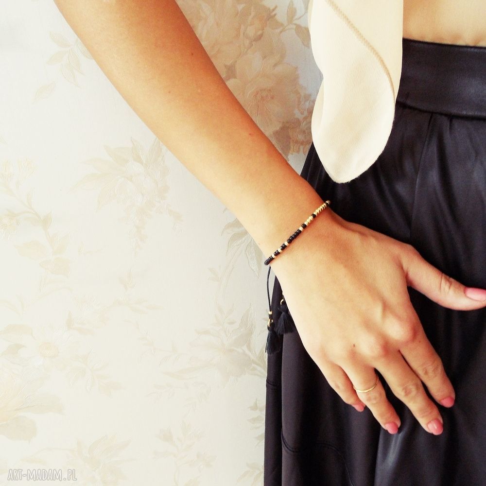 Bransoletka Minimal Simple Black z makramy - chwost i koraliki TOHO