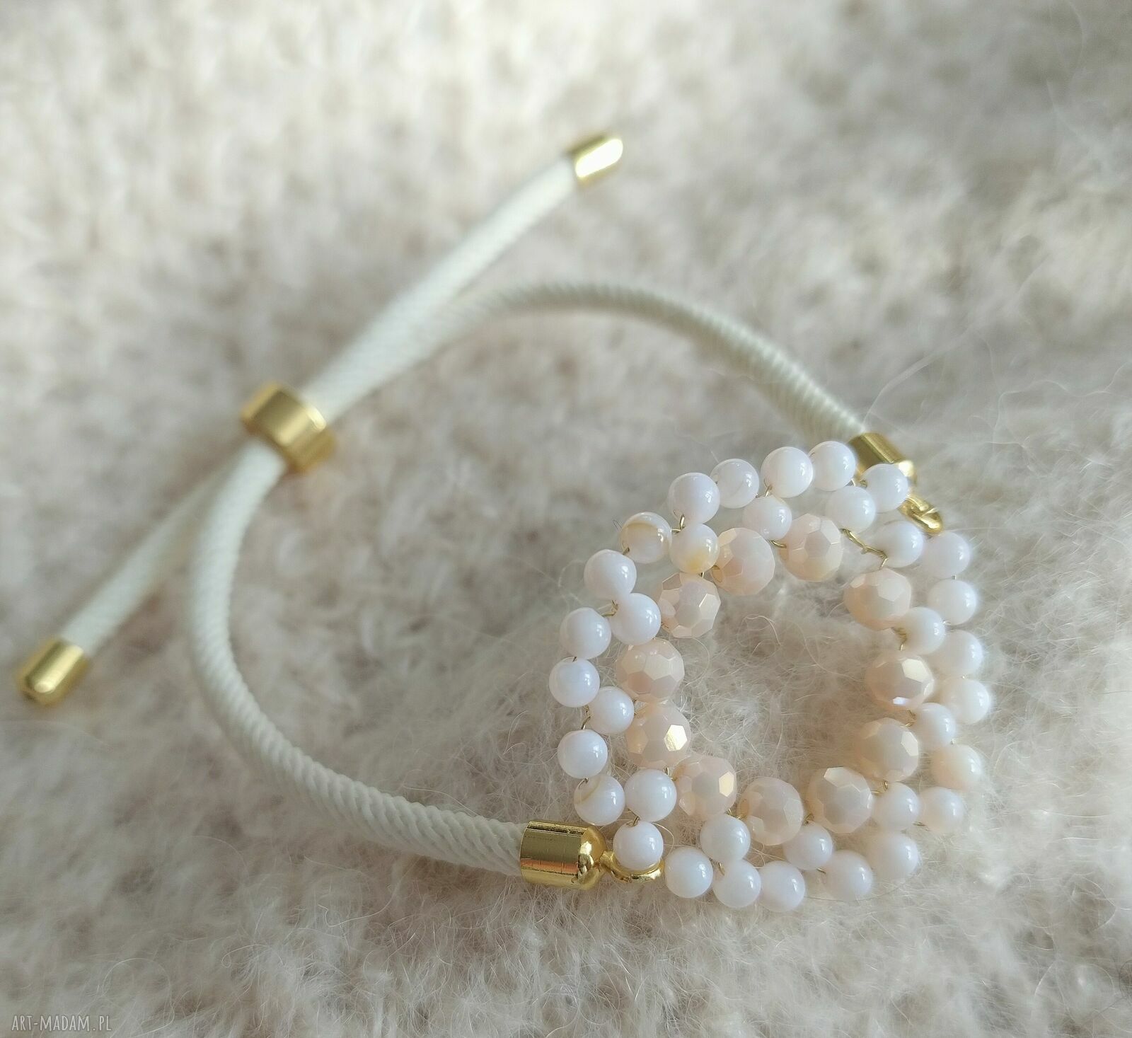 Błyszcząca bransoletka na sznurku - elegancki prezent handmade regulowana