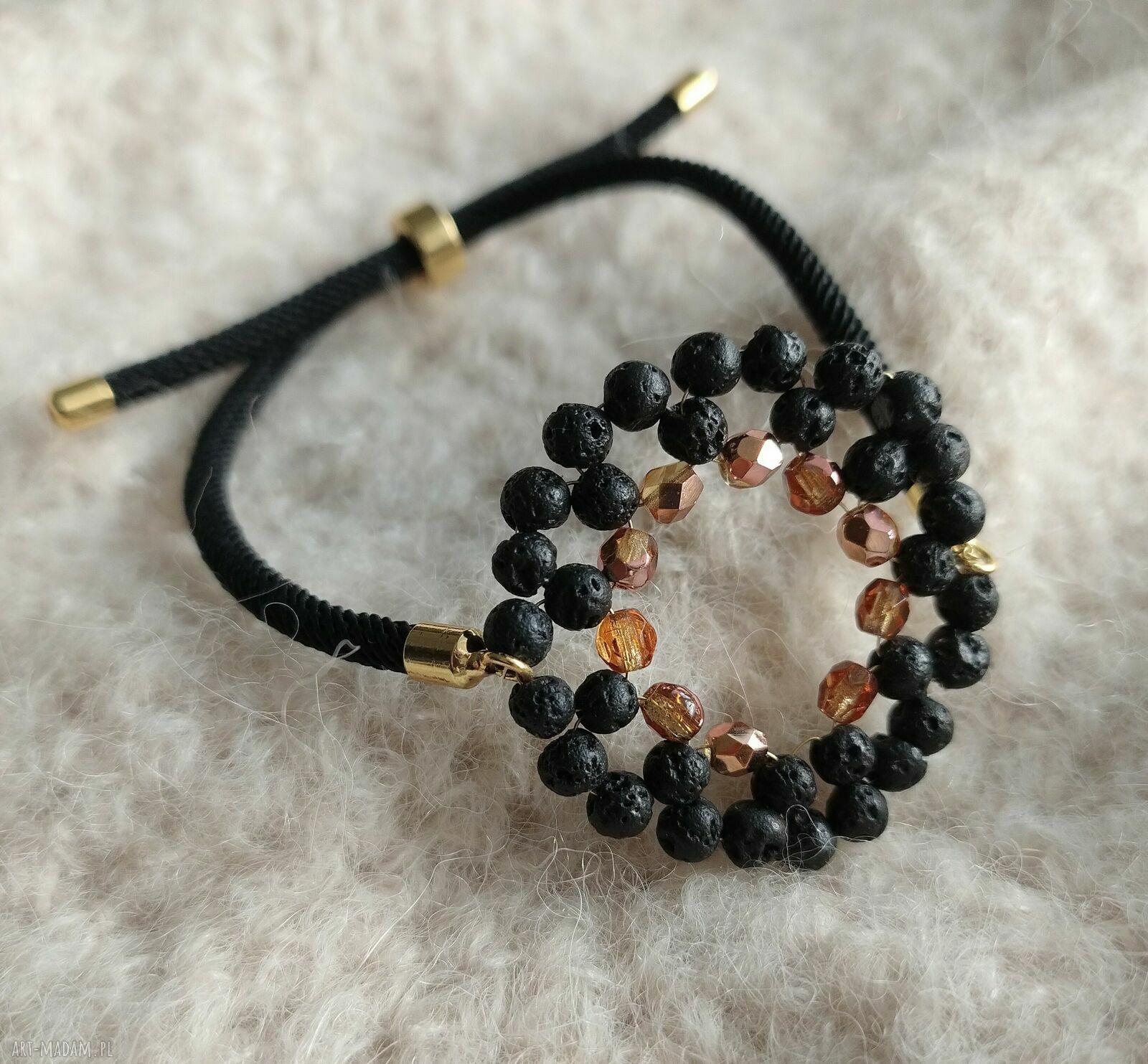 Bransoletka na sznurku błyszcząca i elegancka - handmade