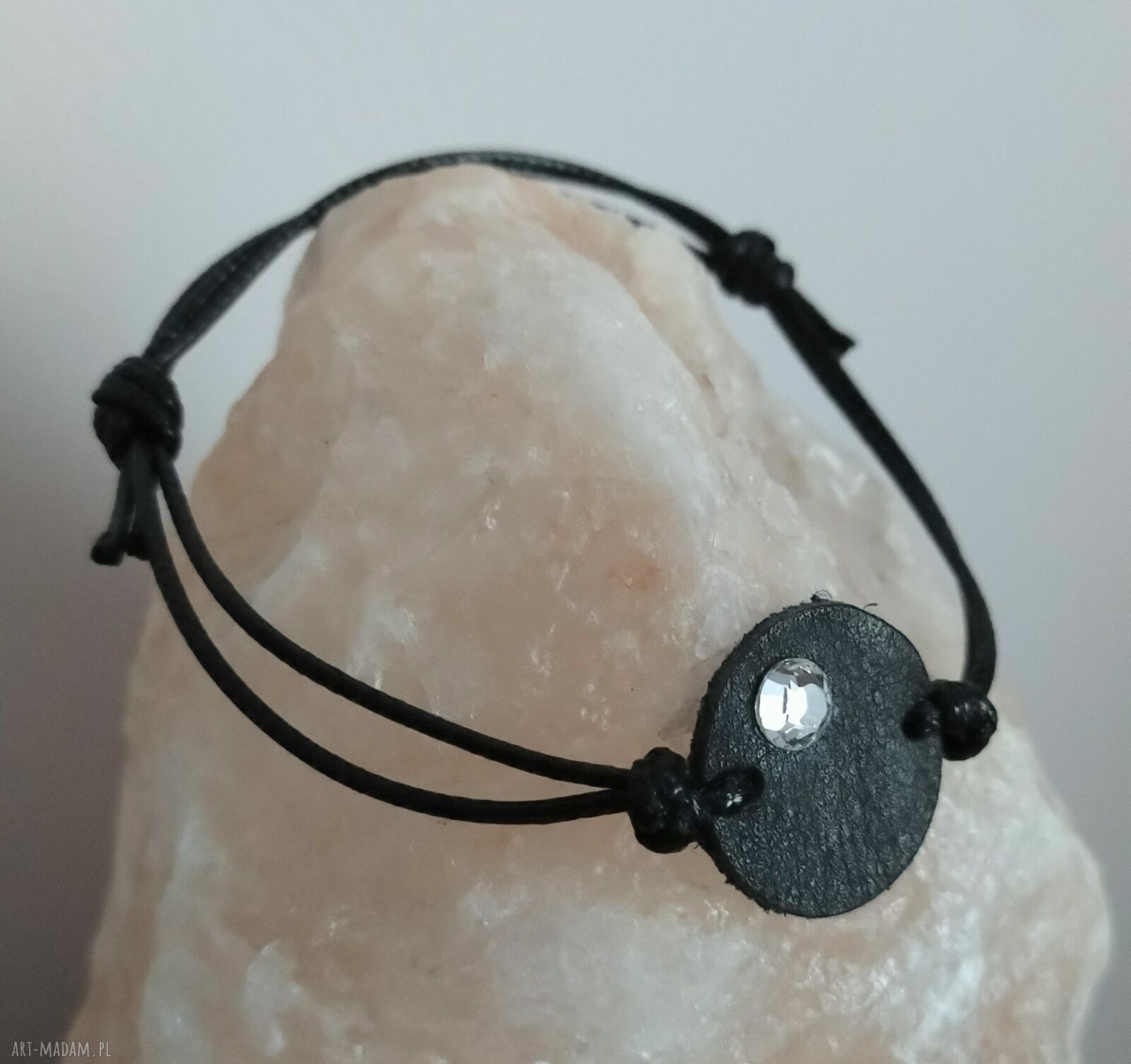 Bransoletka na sznurku z naturalnej skóry i Swarovski Elements - gotowa na prezent