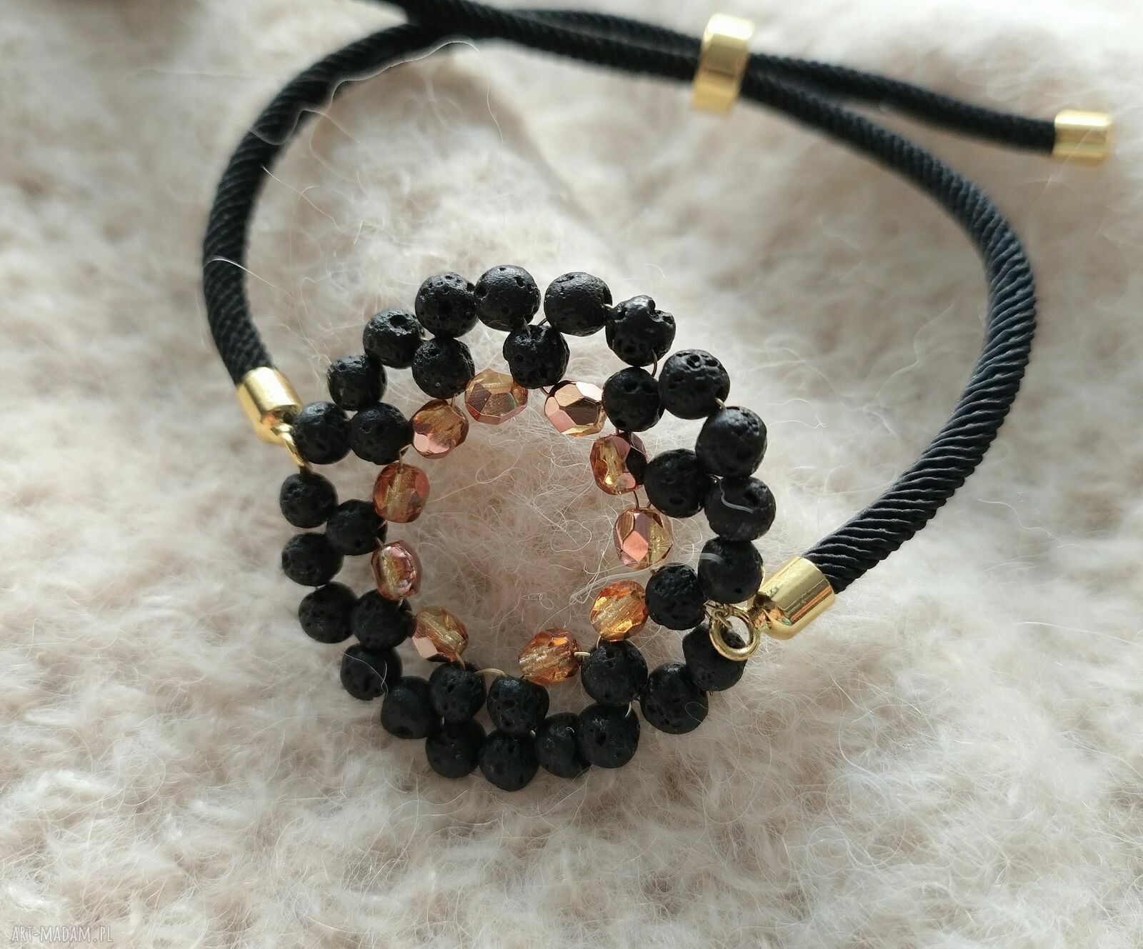 Bransoletka na sznurku błyszcząca i elegancka - handmade