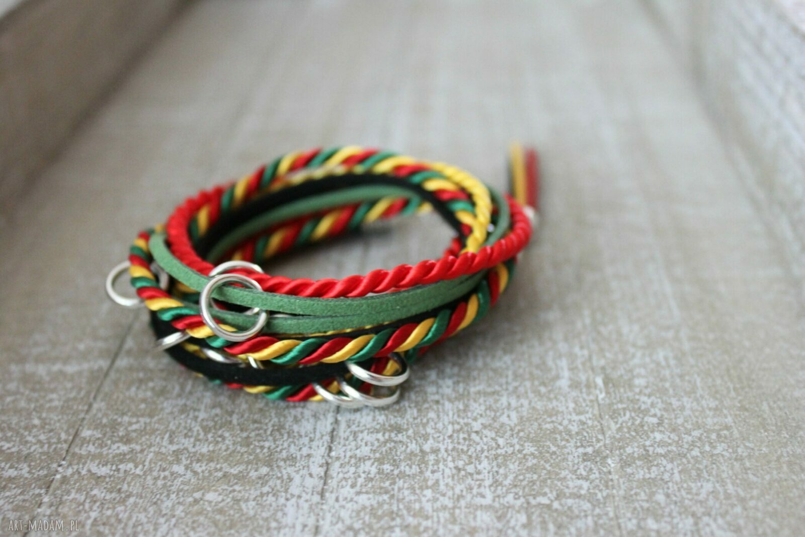 Bransoletka rasta z chwostem - owijana podwójnie na nadgarstek