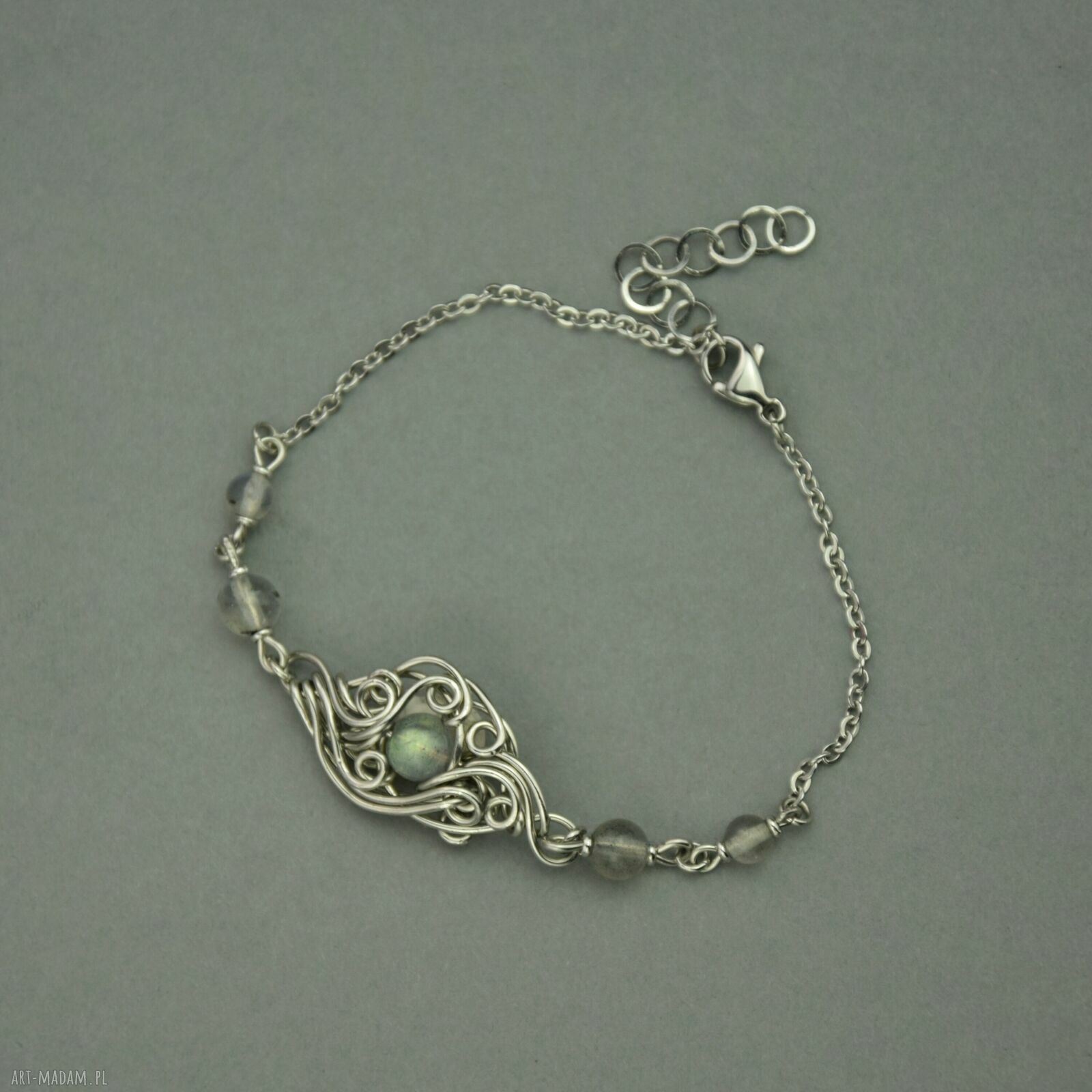 Bransoletka regulowana z zielonym labradorytem - wire wrapping i stal chirurgiczna