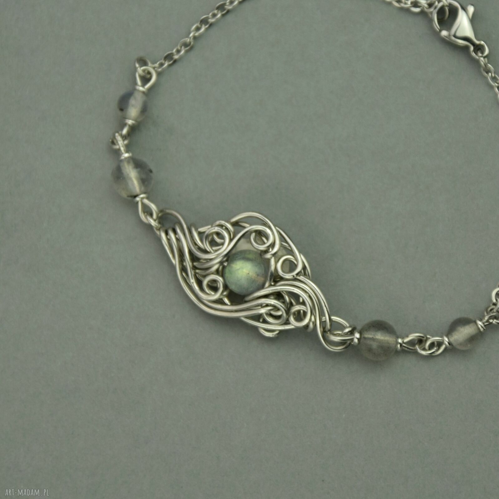 Bransoletka regulowana z zielonym labradorytem - wire wrapping i stal chirurgiczna