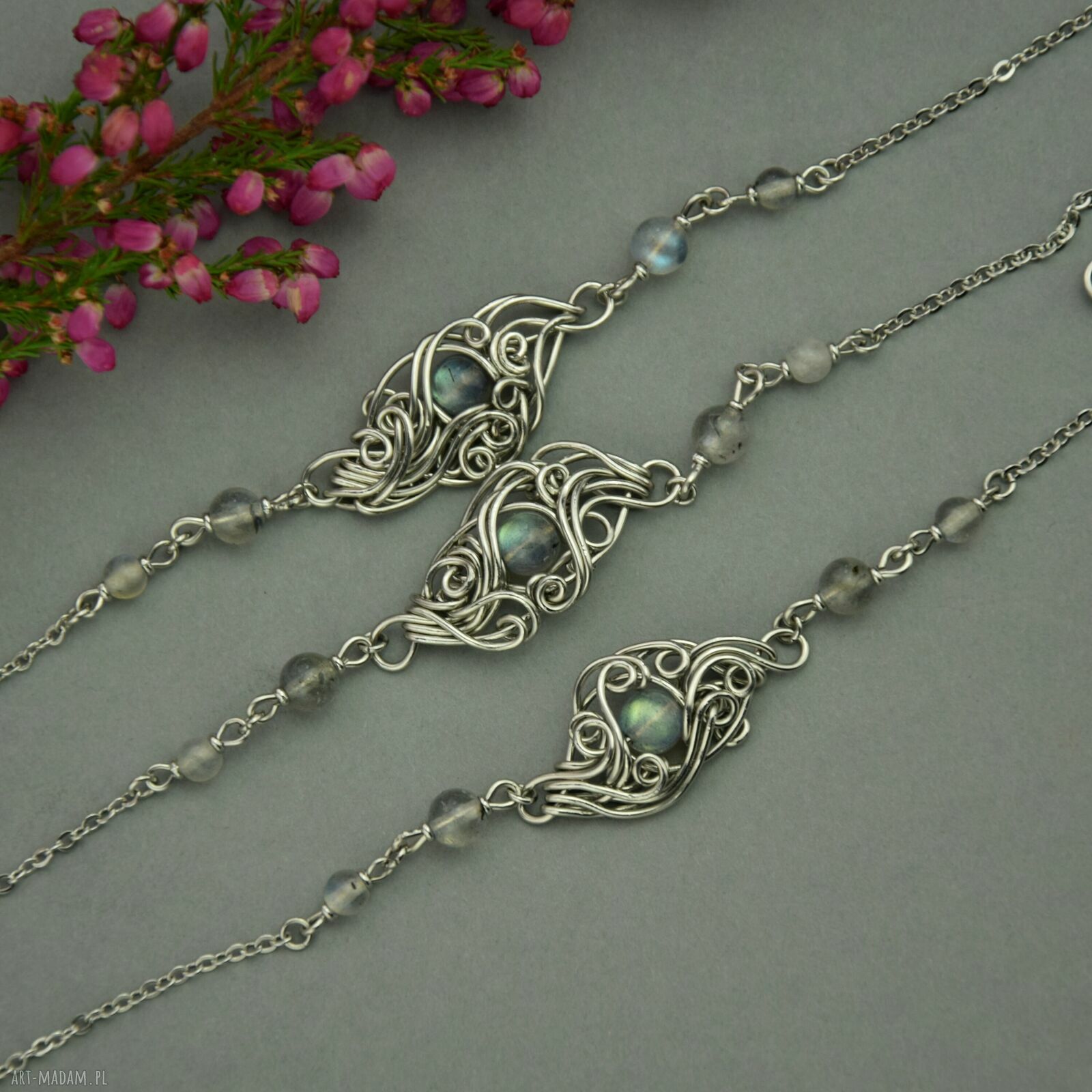 Bransoletka regulowana z zielonym labradorytem - wire wrapping i stal chirurgiczna