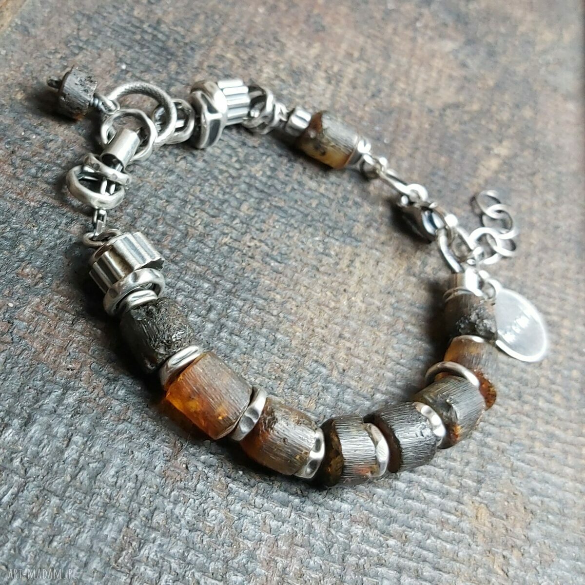 Bransoletka srebrna z ciemnym, surowym bursztynem Hand Made