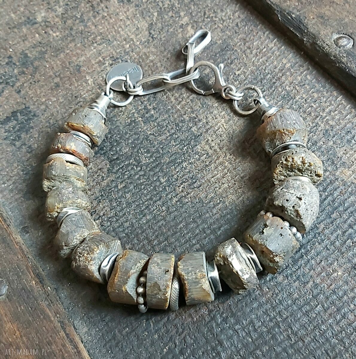 Bransoletka srebrna z ciemnym, surowym bursztynem Hand Made