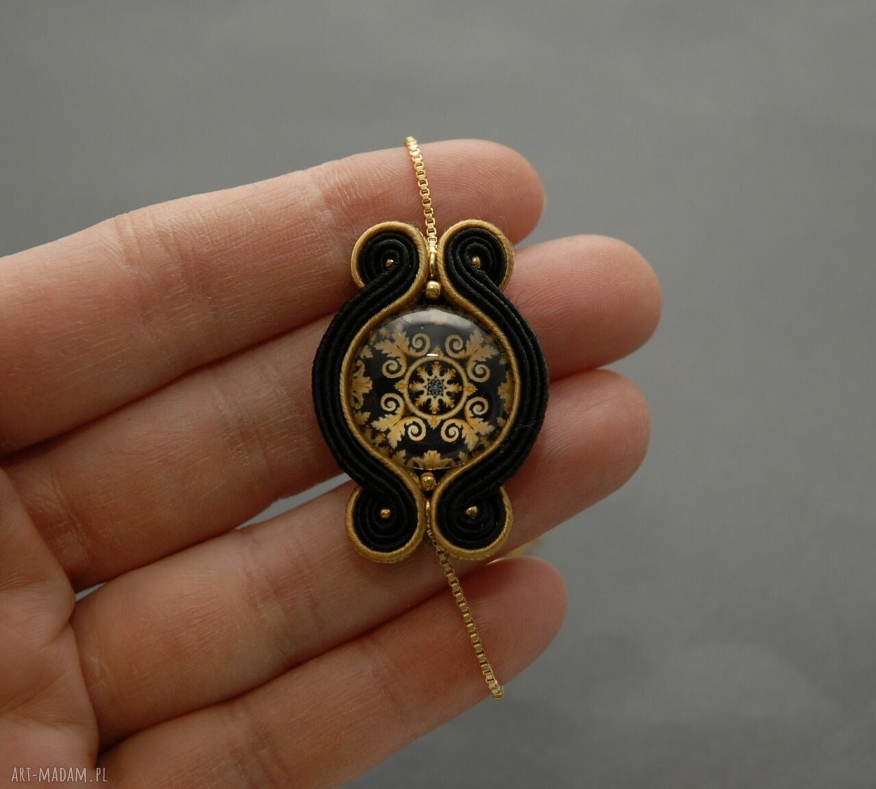 Bransoletka sutasz z szklanym kaboszonem - handmade na każdą rękę
