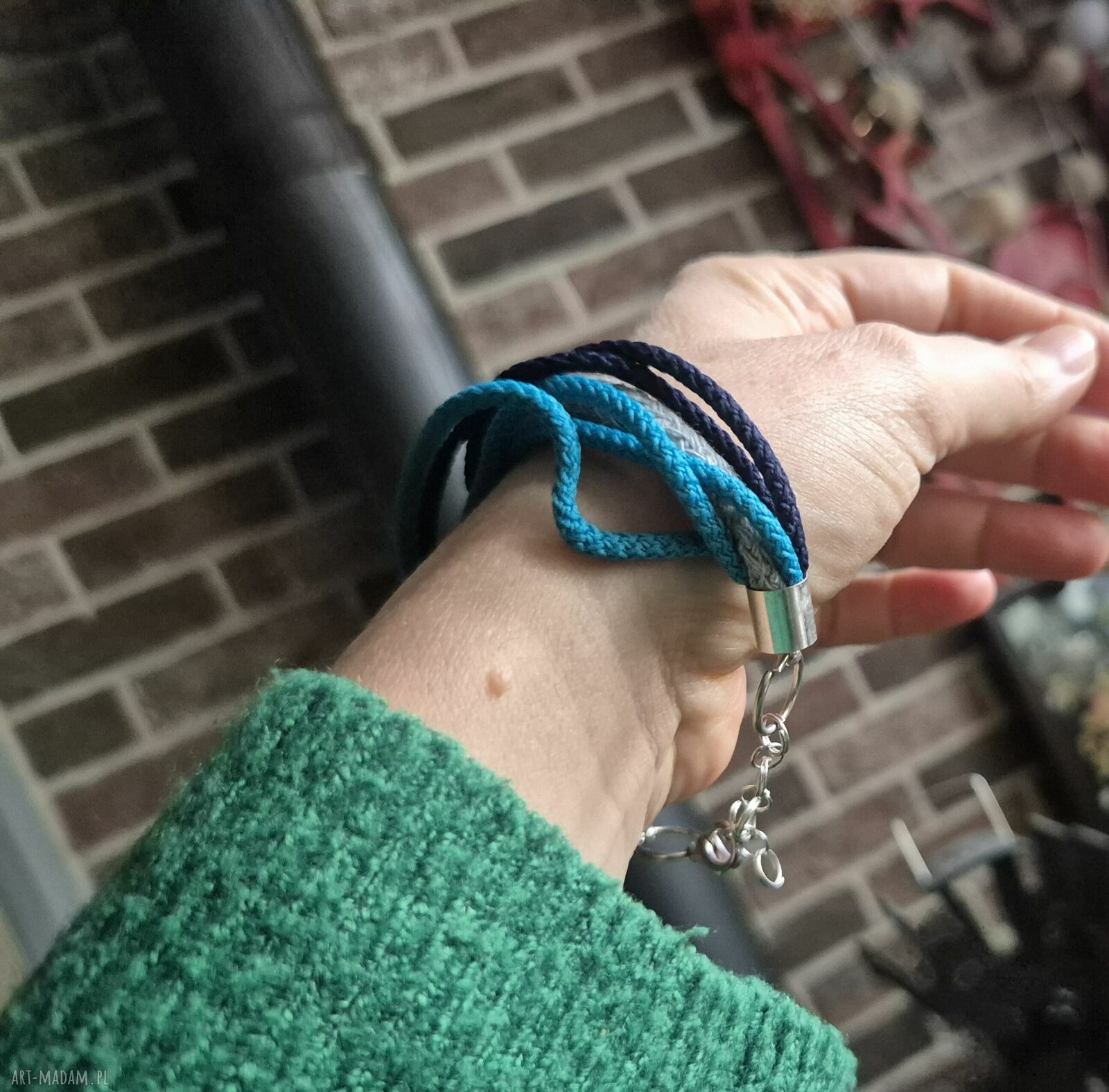 Turkusowo-niebieska bransoletka sznurkowa boho (ręcznie pleciona)