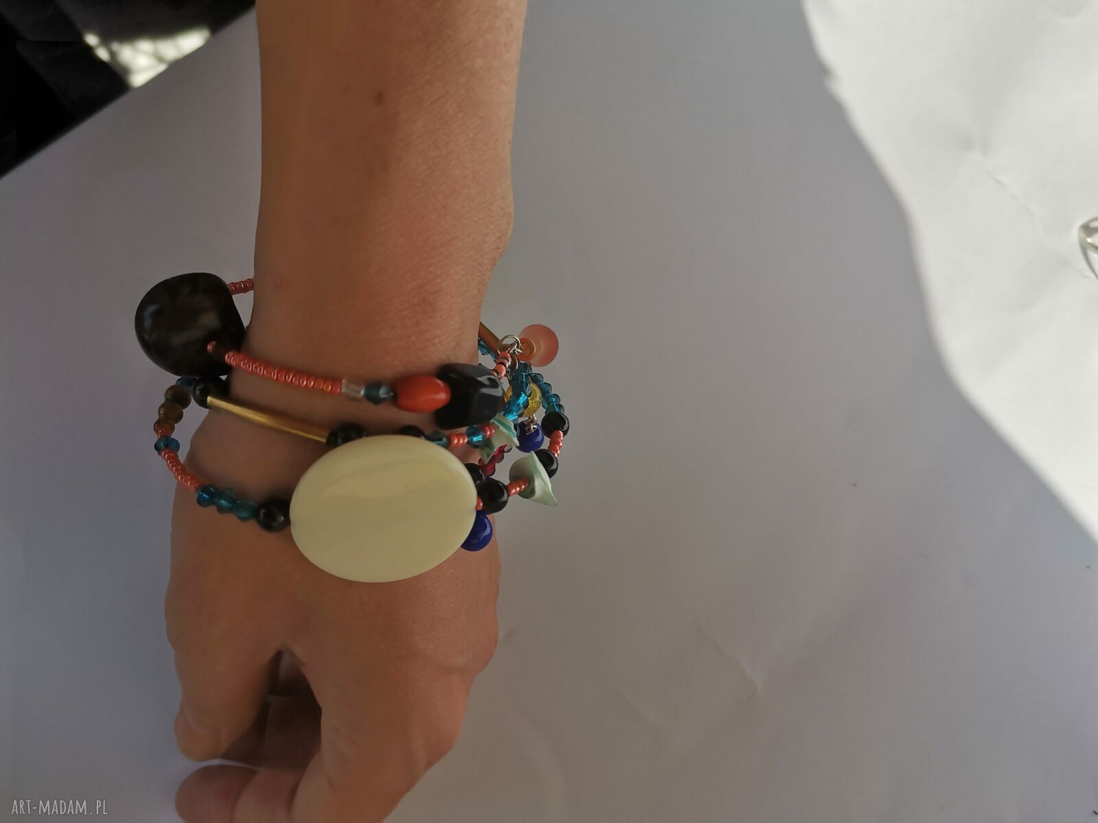Bransoletka etno boho folk z futerkiem - kolorowa ręcznie robiona box A1