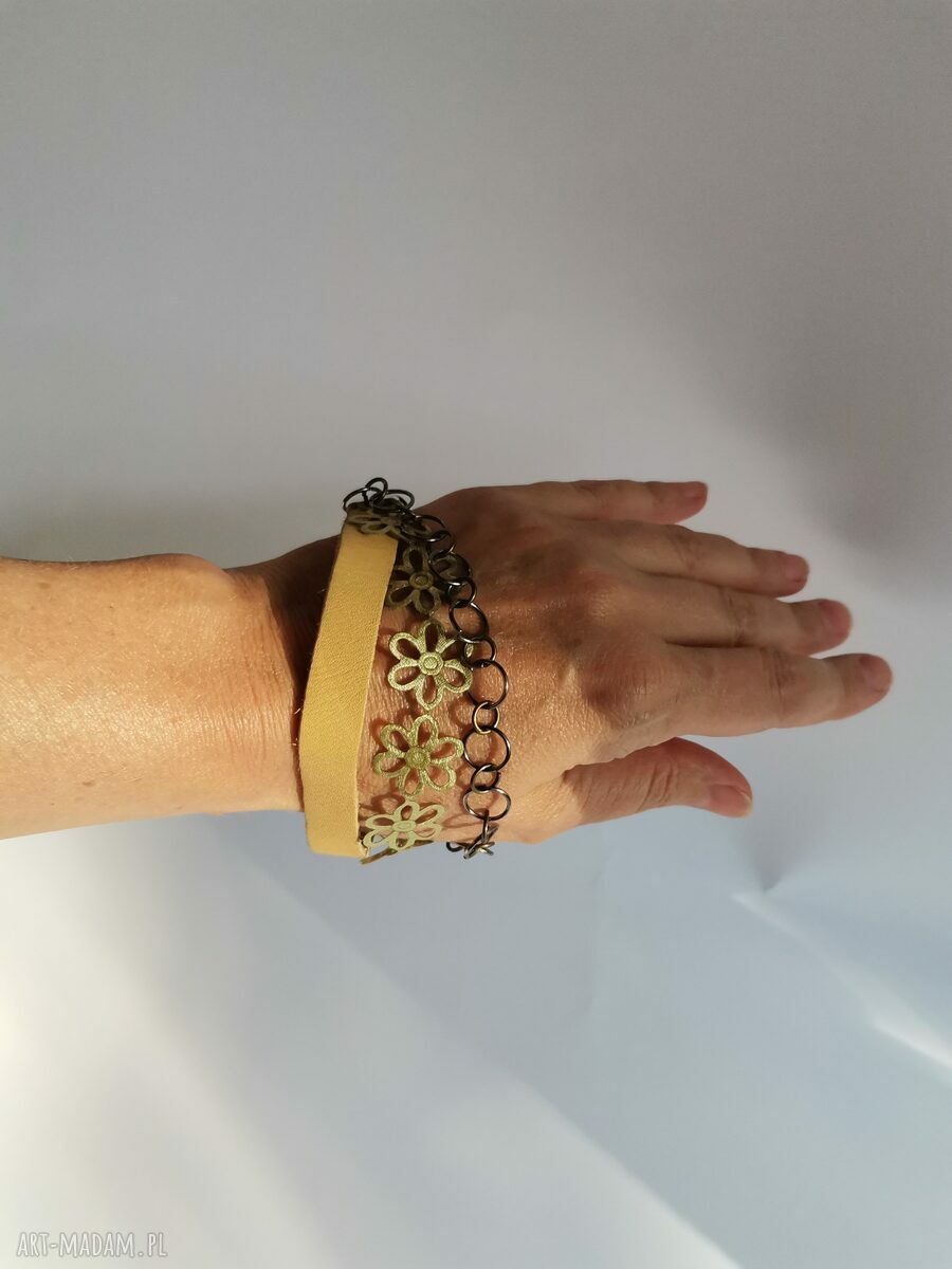 Bransoletka ze skóry Boho z kwiatami - Box f1, uniwersalna
