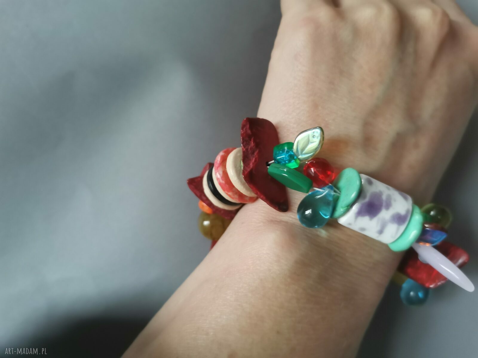 Bransoletka boho Frida - uniwersalna duża z pomponami i frędzlami