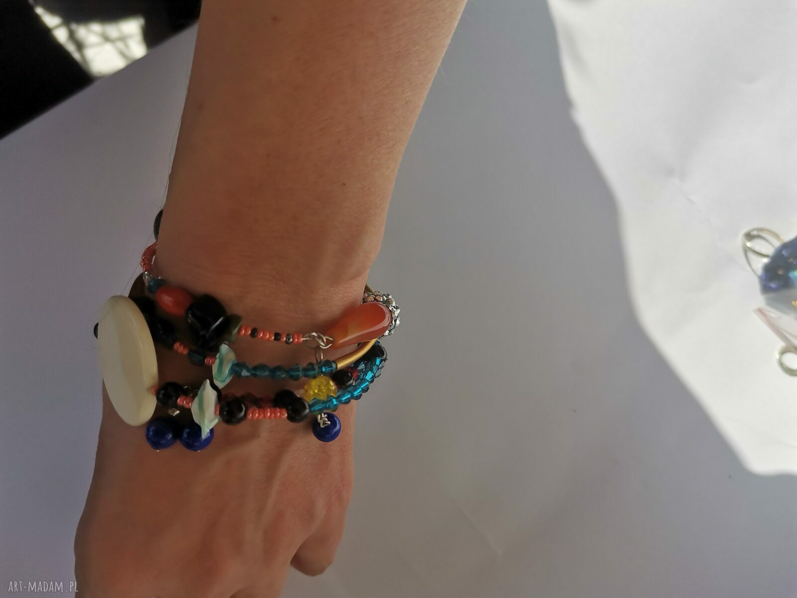 Bransoletka etno boho folk z futerkiem - kolorowa ręcznie robiona box A1
