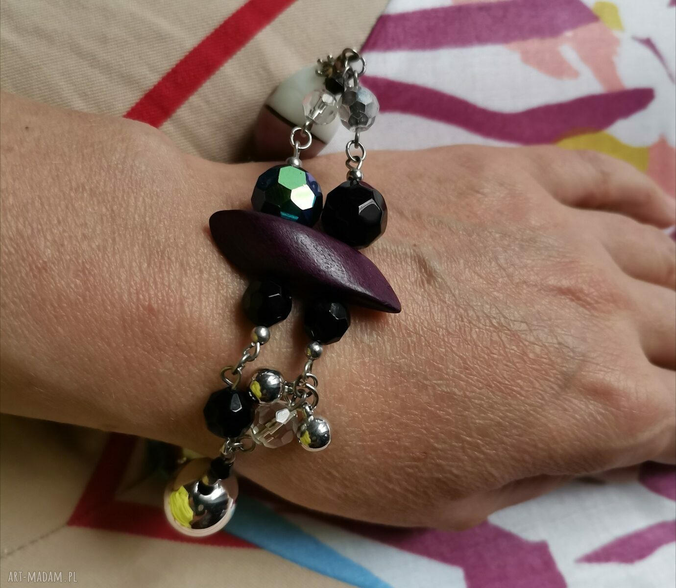 Uniwersalna bransoletka etno boho Folk Box z frędzlami i pomponami
